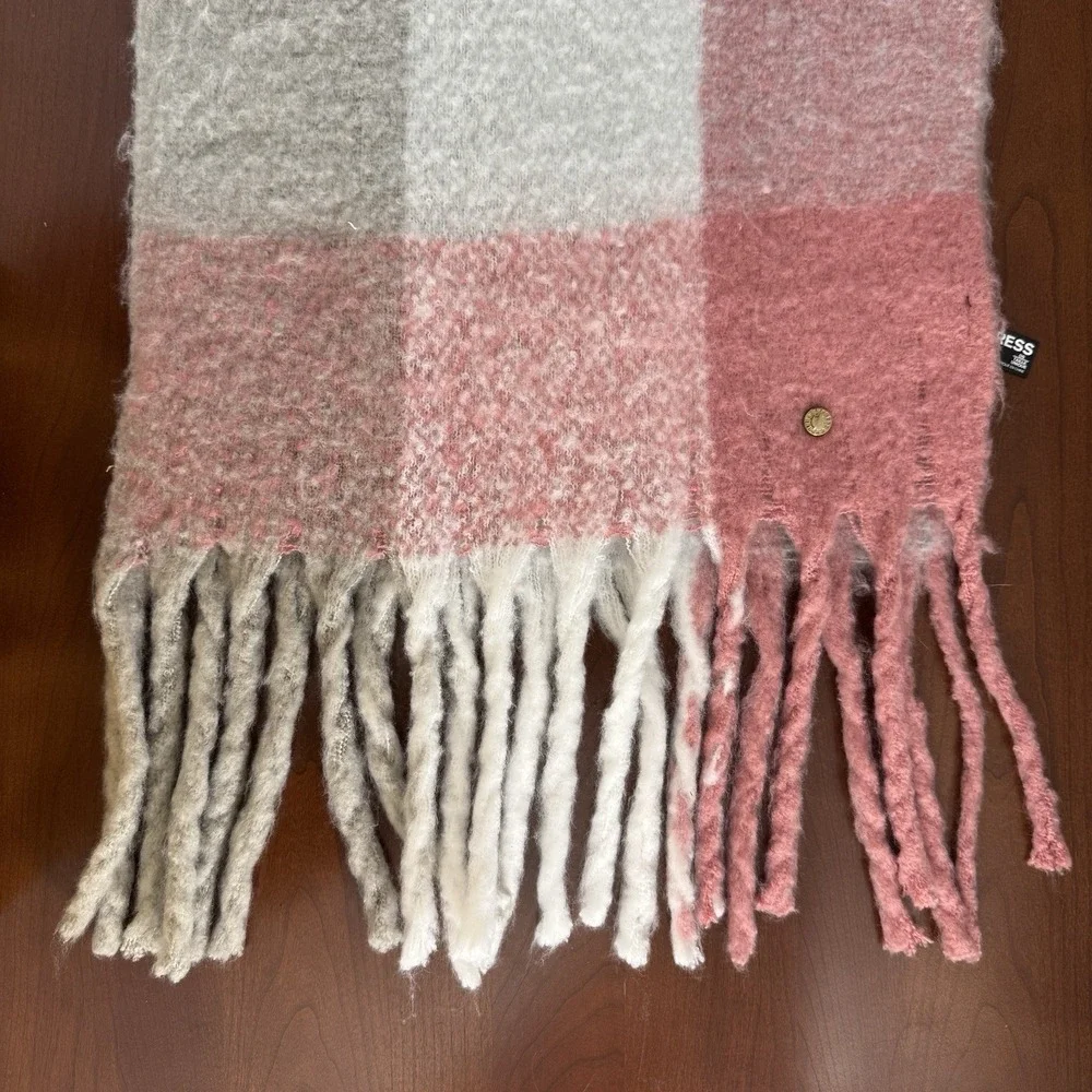 Express Classic Plaid White Pink Blanket Scarf‎ Fringe Fuzzy Wrap Large One Size